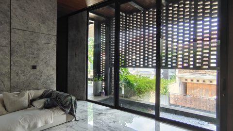 Cozy Industrial Abode, Project Reference, Keunggulan ALUPLUS MAXISLIDE !